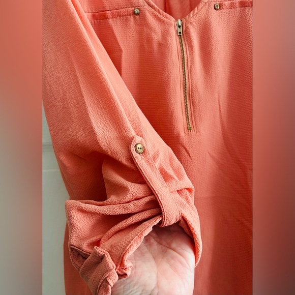 WOMEN'S SIMPLY EMMA TOP BLOUSE TUNIC Size 1X Roll Tab Sleeve Hi- Low Hem 1/4 Zip - Picture 7 of 8